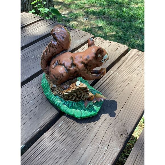 Vintage Ceramic Squirrel Figurine Holding Nut Autumn Leaves Green Base - Picture 5 of 7